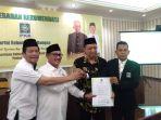 andi-muawiyah-ramly-menyerahkan-surat-rekomendasi-usungan-pkb.jpg