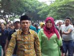 andi-sugiarti-mangun-karim-dan-andi-mappatoba-mendaftarkan-diri-ke-kpu-bantaeng_20180110_101641.jpg