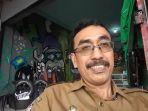 andi-syahrum-makuradde-saat-berada-di-bengkel.jpg