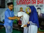 andi-ugi-memberi-bantuan-kepada-pelajar-sman-1-bantaeng_20180524_100653.jpg