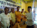 andi-yathrib-pare-mengambil-formulir-di-salah-satu-partai223.jpg