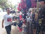 annas-penjual-pakaian-di-pinggir-jl-pahlawan-jeneponto.jpg