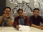 arie-anugrah-kiri-bersama-dua-orang-anggotanya_20170316_155717.jpg