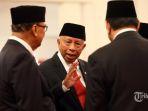arifin-panigoro-berpose-sebelum-upacara.jpg