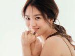 artis-peran-song-hye-kyo-dalam-sesi-pemotretan-kampanye-perhiasan-terbaru-bee-my-love.jpg