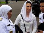 arumi-bachsin-mendampingi-suami-wagub-jatim-emil-dardak-dan-gubernur-khofifah.jpg