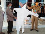 bantuan-apd-diserahkan-senior-manager-pt-unggul-widya-teknologi-lestari.jpg