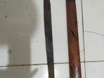 barang-bukti-parang-yang-diduga-digunakan-pelaku-amiruddin-menghilangkan-nyawa-amire.jpg