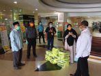 bawaslu-sulsel-menyerahkan-100-set-apd-bagi-tenaga-medis-di-rumah-sakit.jpg