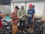 baznas-kabupaten-bone-menyantuni-korban-kebakaran_20180727_213801.jpg