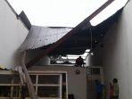 beberapa-rumah-di-bila-sidrap-rusak-akibat-angin-puting-beliung.jpg