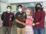 bem-fakultas-hukum-unhas-menyalurkan-bantuan-berupa-apd.jpg