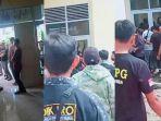 bentrokan-terjadi-di-depan-kantor-dpd-ii-partai-golongan-karya-golkar-bulukumba.jpg