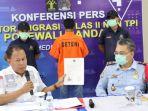 berlangsungnya-konferensi-pers-di-kantor-imigrasi-kelas-ii-non-tpi-polewali-mandar-27072022.jpg