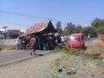 blokade-jalan-di-kampung-cinong-jeneponto.jpg