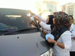 bnn-sulsel-membagikan-takjil-kepada-sejumlah-pengendara_20180607_104047.jpg