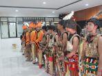 budaya-di-lobi-mapolda-sulbar.jpg