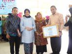 bunda-paud-barru-drg-hasnah-syam-foto-bersama-pjsekda-provinsi-sulsel-ashari-fakhsirie-radjamilo.jpg