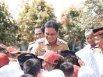 bupati-barru-suardi-saleh-bersalaman-dengan-para-siswa.jpg
