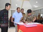 bupati-gowa-adnan-purichta-ichsan-bersama-ketua-kpu-gowa-muhtar-muis.jpg