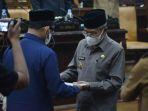 bupati-iksan-iskandar-saat-hadiri-rapat-paripurna-482021.jpg