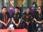 bupati-kalatiku-paembonan-didampingi-istri-bersama-dengan-bupati-luwu-timur.jpg