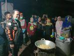 bupati-luwu-basmin-mattayang-kiri-memantau-posko-dan-dapur-umum-untuk-korban-banjir.jpg