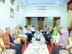 bupati-majene-lukman-menggelar-pertemuan-dengan-plt-direktur-lemlat.jpg