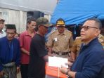 bupati-mamuju-h-habsi-wahid-meninjau-warganya-yang-terkena-musibah-kebakara_20180828_220431.jpg