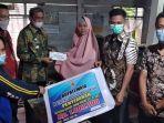 bupati-wajo-amran-mahmud-menyerahkan-bantuan-kepada-sejumlah-kepala-keluarga.jpg