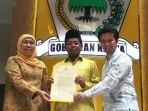 cagub-jatim-khofifah-indar-parawansa-bersama-wagubnya-emil-dardak_20180628_085609.jpg