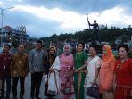 caleg-dpd-ri-lily-amelia-salurapa-hadiri-penutupan-lovely-desember.jpg