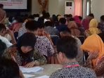 calon-anggota-panwascam-luwu-utara-mengikuti-ujian-tertulis_20170927_140049.jpg