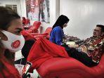calon-wali-kota-makassar-irman-yasin-limpo-none-menikuti-aksi-donor-darah-1492020.jpg