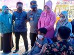 camat-tempe-supardi-meninjau-vaksinasi-di-kawasan-pasar-mini-sengkang.jpg