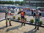dari-kiri-ke-kanan-johann-zarco-reali-avintia-brad-binder-ktm-franco-morbidelli-1082020.jpg