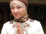 dewi-perssik-berhijab.jpg