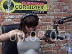 dinar-candy-tak-pakai-bra-bh-di-podcast-deddy-corbuzier.jpg