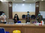 dinas-kesehatan-pinrang-menunggu-warga-yang-kedapatan-keluar-rumah.jpg