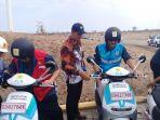 dirjen-ketenagalistrikan-esdm-rida-mulyana-saat-menggunakan-motor-listrik.jpg