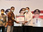dokter-gigi-puskesmas-lappae-irfan-arianto-kedua-dari-kiri.jpg