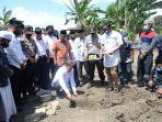 dollah-mando-meletakkan-batu-pertama-pembangunan-masjid-al-hasyimiyah-center.jpg