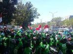 driver-ojek-online-berunjukrasa-di-depan-kantor.jpg