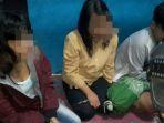 dua-remaja-perempuan-ikut-terciduk-dalam-penggerebekan-ajang.jpg