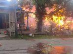 dua-rumah-ludes-terbakar-di-dusun-batu-loe-bantaeng-minggu-1012021.jpg