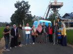 duta-baca-sulsel-rezki-amalia-safiin-mengunjungi-rumah-pohon-pustaka-gareccing.jpg