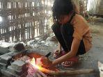 endah-saat-akan-memasak-di-rumahnya-boyolali-rabu-782019.jpg