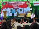 enjadi-keynote-speaker-pada-seminar-kebangsaan_20170506_190258.jpg