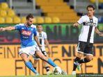 fabian-ruiz-kiri-saat-beraksi-di-laga-napoli-kontra-parma.jpg