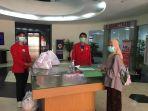 fakultas-farmasi-unhas-menyerahkan-bantuan-paket.jpg